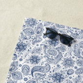 Bleu Vintage motif floral Monogram Plage serviette (En situation)