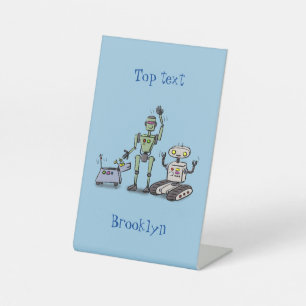 Blij trio cartoon robots met een grappig uiterlijk reclamebord met voetstuk