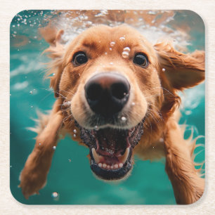 Blijde Goudkleurige Retriever Zwemt Onderwater Vierkante Kartonnen Onderzetter