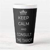 Blijf kalm en raadpleeg de Tarot Latte Mok (Voorkant)