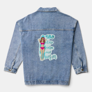 Blijf kalm en surf op kaart van brunette meisje denim jacket