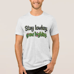 "Blijf lowkey, groei highkey." Natuur-Them Quote T Tri-Blend Shirt