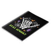 Blijf Spooky Halloween Skeleton Hand Notitieboek (Linkerzijde)