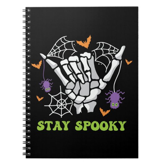 Blijf Spooky Halloween Skeleton Hand Notitieboek (Voorkant)