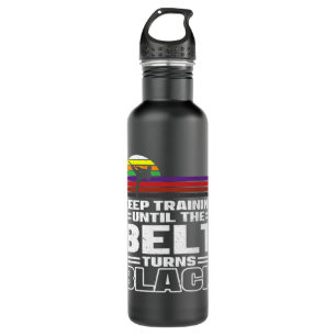 Blijf trainen tot de gordel zwart Karate Ma wordt Waterfles