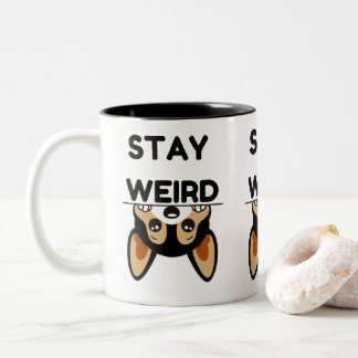Blijf Weirdo Grappige Boston Terrier Cartoon Hond Tweekleurige Koffiemok