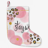 Blijf wild, luipaard print, roze cirkels kleine kerstsok (Voorkant)