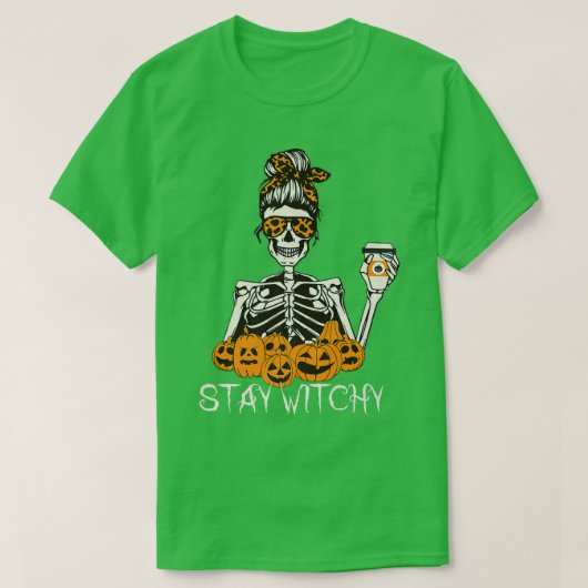 Blijf Witchy Skeleton Drink Messy Bun Leopard Ha T-shirt (Design voorkant)