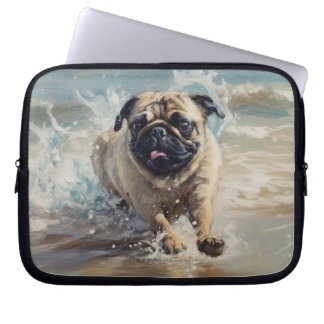 Blijpe Pug op het Strand Laptop Sleeve
