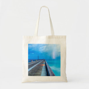 bliksem op Navarra Beach pier Tote Bag