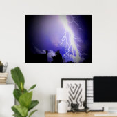 Bliksem tussen een donkerblauwe hemel poster (Thuiskantoor)