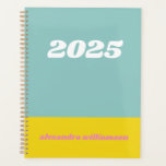 Bloc de couleur géométrique en Turquoise 2025 Pers<br><div class="desc">Organisez-vous avec une touche d'élégance rétro en utilisant ce planificateur personnalisé Géométrique Color Block 2025 en turquoise et jaune. Le design audacieux et d'inspiration rétro présente des blocs de couleurs vibrants qui créent une esthétique moderne et amusante. Avec son format non daté, vous pouvez commencer à planifier à tout moment,...</div>
