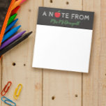 Bloc-note Apple Chalkboard Une Note De L'Enseignant<br><div class="desc">Une note du bloc-notes de l'enseignant avec une police de tableau noir,  un script vert et le O en note remplacé par une pomme rouge.</div>