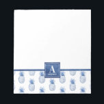 Bloc-note Aquarelle blanche monogramme<br><div class="desc">Personnalisez ce bloc-notes en monogramme bleu et blanc à ananas. Un thème tropical d'été cool. Si joli pour votre bureau !  Conçu pour vous par Blackberry Boulevard</div>