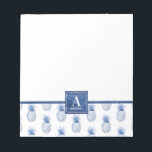 Bloc-note Aquarelle blanche monogramme<br><div class="desc">Personnalisez ce bloc-notes en monogramme bleu et blanc à ananas. Un thème tropical d'été cool. Si joli pour votre bureau !  Conçu pour vous par Blackberry Boulevard</div>
