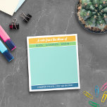 Bloc-note Bleu vert jaune Une note de la maman de<br><div class="desc">Bloc-notes pratique pour retourner à l'école avec une note de maman de [vos noms d'enfants] en haut et votre nom et numéro de téléphone en bas dans une combinaison d'un script rétro et une police sans serif intemporelle avec des blocs colorés de jaune, vert pomme, turquoise et bleu profond pour...</div>