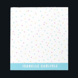 Bloc-note Blue Tiny Coloré Confetti Ajouter Votre Nom<br><div class="desc">Bloc-notes avec de minuscules confettis colorés éparpillés sur la page et votre nom dans une police contre une bordure bleu clair au bas de la page. Bloc-notes personnalisé amusant avec votre nom en bleu ciel clair et blanc et une tonne de mini confettis en rose, violet, jaune, vert menthe et...</div>