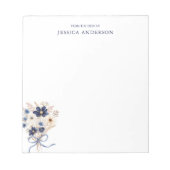 Bloc-note Bouquet de fleurs élégant bleu marine monogrammé (Devant)