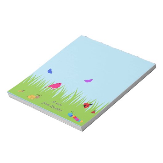 Bloc-note bugs mignons et oiseau dans l'herbe avec coussin b (Tourné)