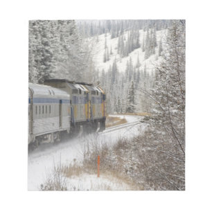 Bloc-note Canada, Alberta. Train de neige de VIA Rail entre
