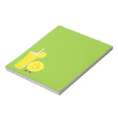 Bloc-note Caractère de citron debout à côté de la limonade (Tourné)