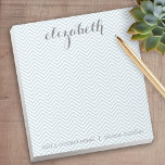 Bloc-note Chevrons Pastel Blue et Grey Nom personnalisé<br><div class="desc">Un design magnifique et féminin qui est parfait pour toute petite fille ou même une mariée. Si vous avez besoin de déplacer des éléments,  cliquez sur la zone de conception pour apporter des modifications.</div>