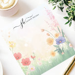 Bloc-note Chic Fleur sauvage Meadow aquarelle personnalisée<br><div class="desc">Ce bloc-notes personnalisé est doté d'une belle prairie fleur sauvage aquarelle aux teintes pastel douces, créant un design paisible et élégant. Parfait pour les amoureux de la nature, les amateurs de jardin et les amateurs de papeterie florale. Customisez le texte en haut pour une touche unique, ce qui le rend...</div>