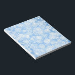 Bloc-note Chute de neige en bleu<br><div class="desc">Bloc-notes de 5, 5 po x 6 po avec une image de jolis flocons de neige sur le bleu. Voir carnet correspondant. Consultez l'ensemble de la collection Hanoukka Notepad sous la catégorie OFFICE dans la section VACANCES.</div>