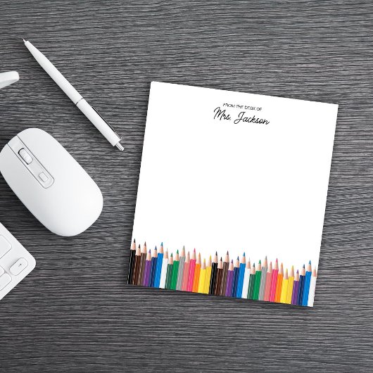 Bloc-note De la part de avec des crayons de couleur