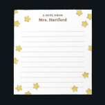 Bloc-note Des Étoiles Jaunes Brillantes Étaient Une Note De<br><div class="desc">Blanc Une note du bloc-notes de l'enseignant de l'école personnalisée avec le nom de l'enseignant en marron contre un arrière - plan blanc et beaucoup d'étoiles brillantes et rondes. Le bloc-notes de l'enseignant sur le thème Gold star avec des lignes et le nom de l'enseignant. Bloc-notes personnalisé pour enseignant avec...</div>