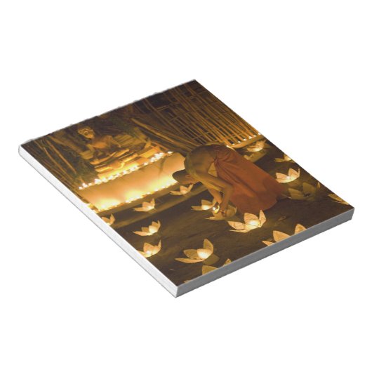 Bloc-note Des moines éclairent des bougies et des lanternes  (Incliné)