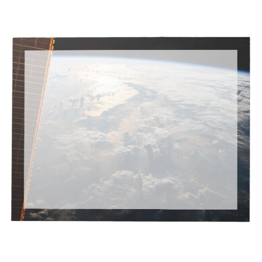 Bloc-note Des Poutres Sunglint Au Large De La Mer Des Célèbe (Devant)