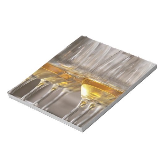 Bloc-note deux rangées de verres de dégustation de vin avec (Tourné)