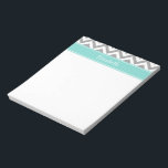 Bloc-note Dk Gray White LG Chevron Turquoise<br><div class="desc">Gris foncé et blanc Grand Chevron Zig Zag Motif, Turquoise Aqua Robin Egg Ribbon Nom Monogramme Étiquette ======== Personnaliser avec votre nom, monogramme ou autre texte. Vous pouvez également modifier les polices, ajuster la taille des polices et les couleurs des polices, déplacer le texte, ajouter des champs de texte, etc....</div>