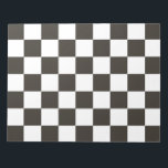 Bloc-note Drapeau À damiers (noir et blanc) (Motif du vérifi<br><div class="desc">Cette conception comporte un drapeau à damiers noir et blanc qui est généralement utilisé dans les courses automobiles pour indiquer la finale. Le drapeau est souvent associé au vainqueur d'une course, puisqu'ils sont les premiers à dépasser le drapeau à damiers. Le motif peut aussi être considéré comme influencé par un...</div>