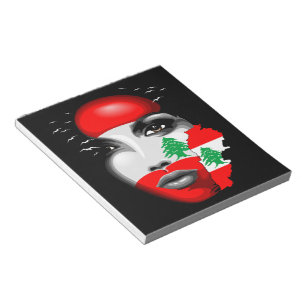 Bloc-note Drapeau et carte du Liban sur le visage de la fill