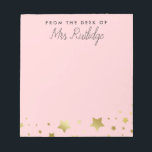 Bloc-note Du bureau des étoiles d'or rose pâle Faux<br><div class="desc">Bloc-notes rose clair imprimé avec des étoiles faux or,  parfait pour les enseignants. Ajoutez votre nom dans un charmant script écrit à la main.</div>
