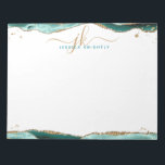 Bloc-note Élégant Turquoise Agate Script Monogramme Initiale<br><div class="desc">Bloc-notes personnalisé et élégant avec initiales de script de calligraphie ou monogramme et nom en turquoise et or avec agate turquoise et accents de bordure de parties scintillant faux or. MODIFICATIONS : Le style, la couleur, la taille et le placement de la police de texte peuvent être modifiés en cliquant...</div>