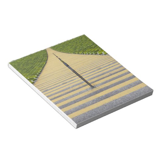 Bloc-note Escalier du stade entre rangées de sièges verts (Incliné)