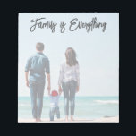 Bloc-note Famille Tout Ce Qui Est Moderne Script   Photo<br><div class="desc">Ce bloc-notes est doté d'une photo pleine image (légèrement éclairée pour qu'il soit plus facile d'utiliser comme bloc-notes) et d'un script moderne qui dit "La famille est tout". Le message d'accueil est modifiable afin que vous puissiez le customiser avec votre propre phrase ou nom. Ce bloc-notes photo fait aussi un...</div>