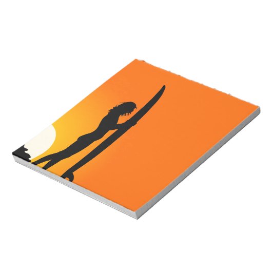 Bloc-note Fille surfeuse au coucher du soleil avec planche d (Tourné)