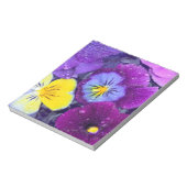 Bloc-note Fleurs de pensée flottant dans un bain d'oiseau av (Tourné)