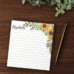 Bloc-note Fleurs de soleil Orange Berries Linked Votre Nom<br><div class="desc">Bloc-notes de tournesol personnalisé avec des lignes pratiques et votre nom dans un script brun et des tournesols jaunes et des fleurs plus petites en jaune, turquoise et blanc avec des branches de baies sur le côté droit du bloc-notes. Bloc-notes personnalisé à thème tournesol avec papier doublé et imprimé avec...</div>