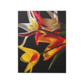 Bloc-note Fleurs de tulipe contre arrière - plan noir (Tourné)