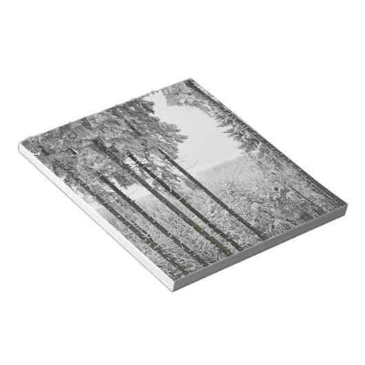 Bloc-note Forêt à feuillage persistant en hiver (Incliné)
