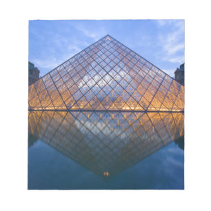 Bloc-note France, Paris. Le Louvre au crépuscule. Crédit