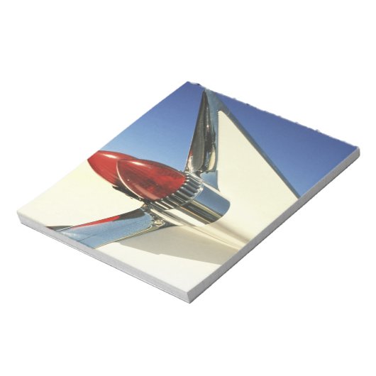 Bloc-note Graphique : Gros plan de la nageoire et du feu arr (Tourné)