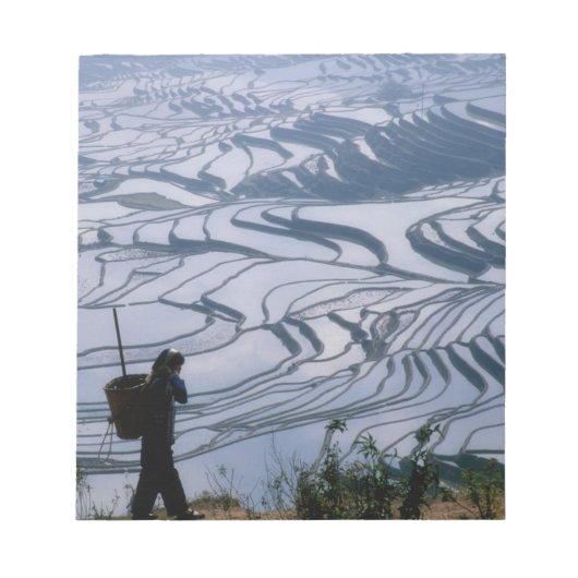 Bloc-note Hani fille portant panier avec terrasse de riz, (Devant)