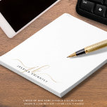 Bloc-note Initiales de monogramme de script moderne Gold min<br><div class="desc">Bloc-notes moderne personnalisé avec des initiales de script de style calligraphie simple ou monogramme et nom en noir et or. CHANGEMENTS : Vous pouvez modifier le style, la couleur, la taille et le placement de la police de texte en cliquant sur PERSONNALISER PLUS LOIN sous la section PERSONNALISER pour un...</div>