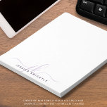 Bloc-note Initiales de monogramme de script moderne minimali<br><div class="desc">Bloc-notes moderne personnalisé avec des initiales de script de style calligraphie simple ou monogramme et nom en violet clair et foncé. CHANGEMENTS : Vous pouvez modifier le style, la couleur, la taille et le placement de la police de texte en cliquant sur PERSONNALISER PLUS LOIN sous la section PERSONNALISER pour...</div>